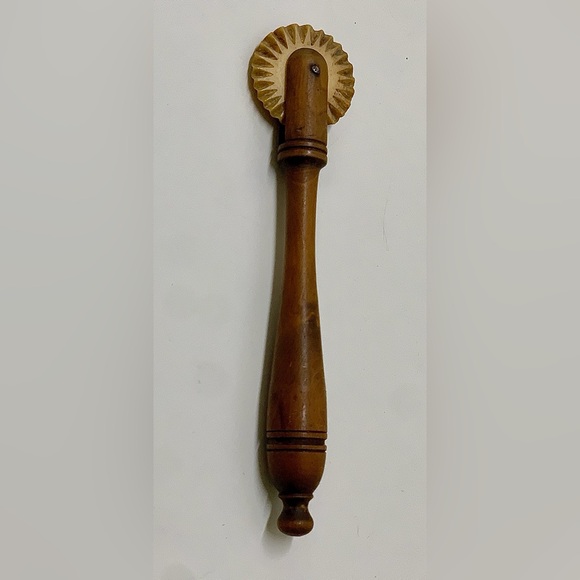 1880s Antique Wooden Carved Bone Wheel Pie Crimper - Picture 13 of 15